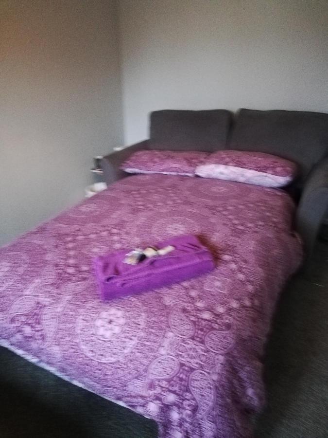 Little Cosy Cwtsh 호텔 Pontyclun 외부 사진